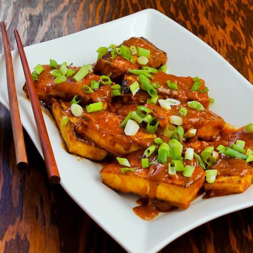 qualityrecipes:    Spicy Vegan Peanut Butter Tofu with Sriracha  (Makes about 4 servings)Ingred