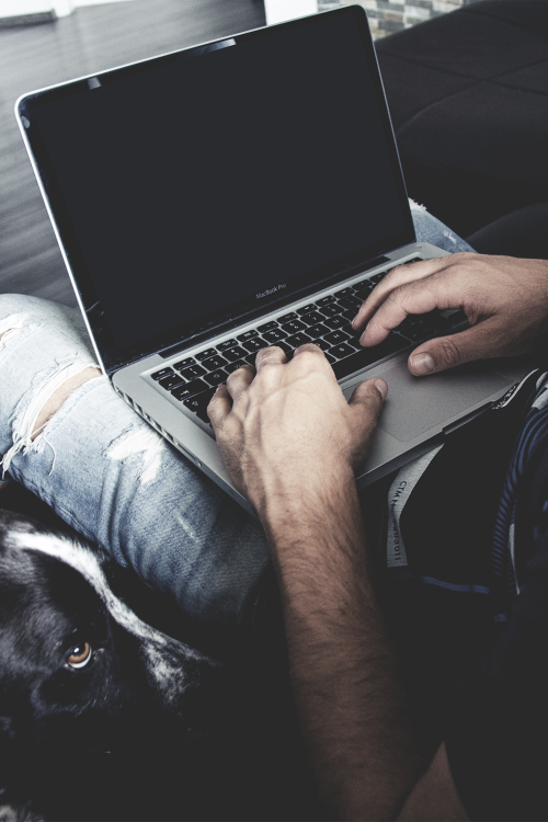 jrxdn:   MacBook | © | Instagram  