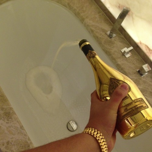 caligurls25:  #beenahardlongday #runningabath #goldenshower by onepercent #speakinhashtags 