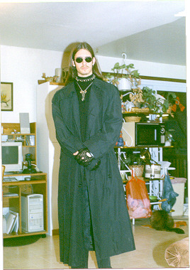 mondo80s90spictorama: Ready to jack into UseNet.