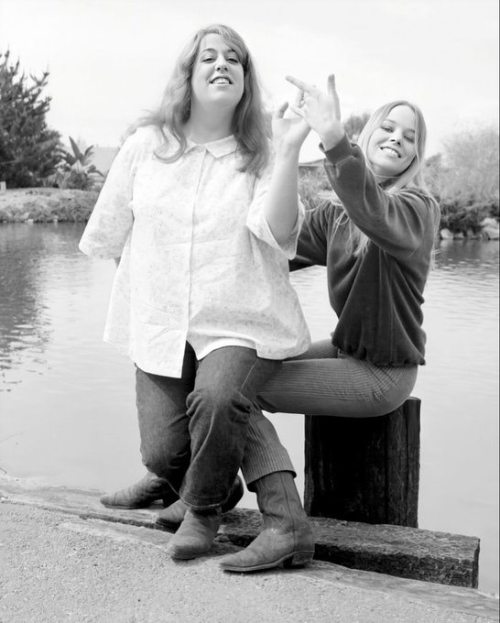 legendarytragedynacho:Mama Cass (Elliott) and Michelle Phillips - The Mamas &amp; The Papas