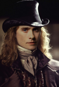 aqueous-transmission:  Jared Leto as Lestat de Lioncourt  No ma es lo mejor que he visto en añoooos