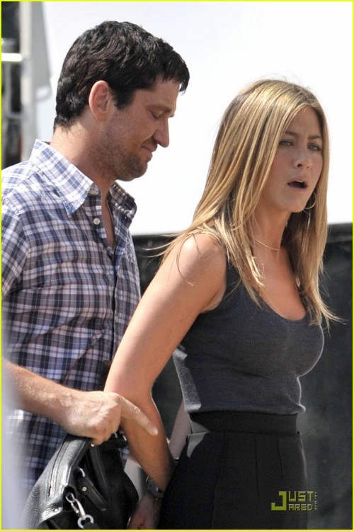graybandanna:  Jennifer Aniston handcuffed in the movie The Bounty Hunter 