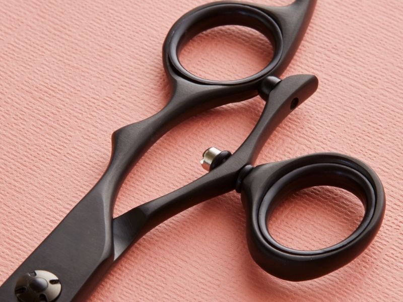 How to use Thinning Scissors To remove weight // Dannah Rey 
