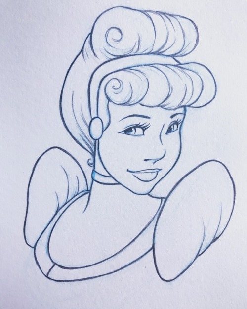 My next of my princess busts- Cinderella! She was almost the only one whose outfit didn&rsquo;t 