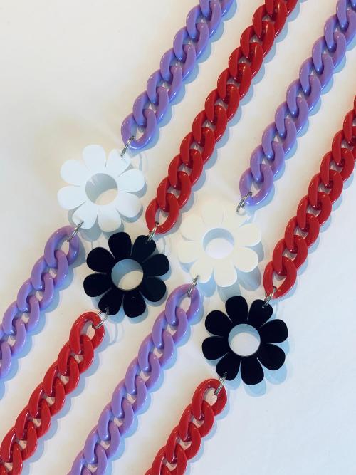 I adore the colors on these. So fab.Chunky Funky Flower Choker: Nomad Kandi on Etsy, $22