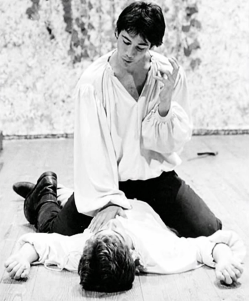 night-dark-woods:itchycoil:pajamasecrets:Keanu Reeves as Mercutio in an 80′s production of Romeo &am