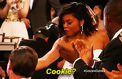 bussykween:  Taraji P. Henson Hands Out Cookies During Her Golden Globes Acceptance