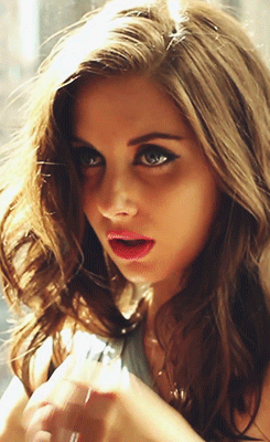 mechanicalpolo:  Alison Brie 