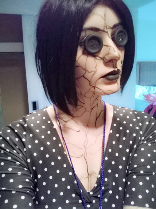 matildaswormwood:pansexualpizza:milkscab:rainicorns:tfw you tape buttons to your eyes in the name of