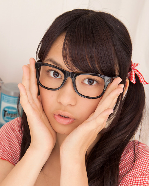 Do I Look Nerdy With these Glasses? - Tomoe Yamanaka (山中知恵) 