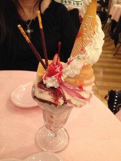 eightroses:  sweets in japan, part three! parfait and float drinks! l-&gt;r: cafe est est shinjuku mylord, alice cafe shinjuku mylord, maidreamin akihabara, milky way ikebukuro, cafe est est, milky wayx2, alice cafe. 