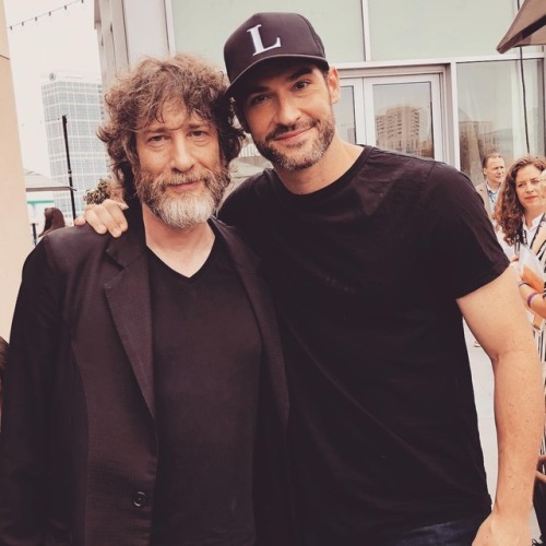 dailylucifernetflix:officialtomellis Finally got to meet dear old dad aka @neilhimself at #sdcc2018y