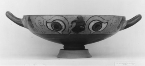 centuriespast:Terracotta kylix (drinking cup)Attributed to the Phineus PainterPeriod:ArchaicDate:las