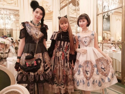 I met my twin at jej’s tea party and Nakamura-San wanted a picture XD #classiclolita #juliette