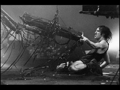 [nine_inch_nails_live_1994_2017_]