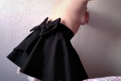 cocodura:  My cousin has the cutest skirt! 