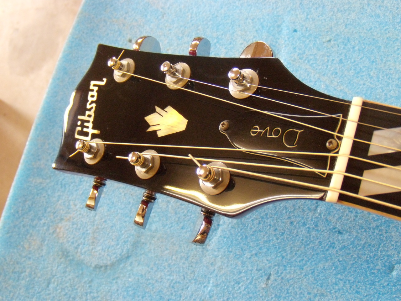 ギター工房ヴォイジャーギターズ — Gibsonギター修理 Dove ネック折れ修理