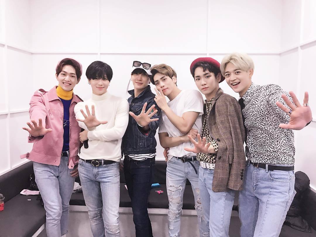 [Photo] SJ Leeteuk Instagram Update 161024 - SHINee (1P)
‘.우리#샤이니 고생했어!!!^^..#사랑해..’
‘..Our SHINee has worked hard!!!^^ .. #iloveyou..’
Credit: xxteukxx