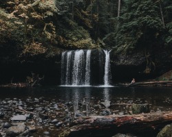 samshatsky:Hidden waterfall in the Pacific