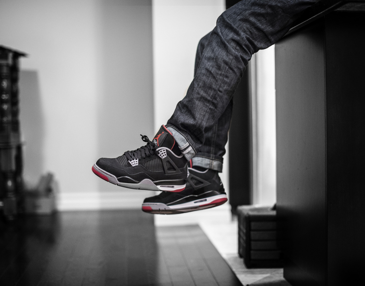 air jordan retro 4 bred on feet