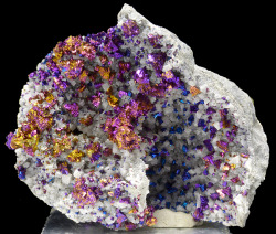 bijoux-et-mineraux:  Chalcopyrite on Dolomite