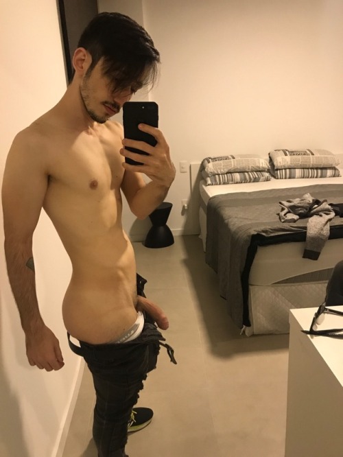 guysuncovered:Look at that dick!Guys go follow him!!! dreamwith.tumblr.com