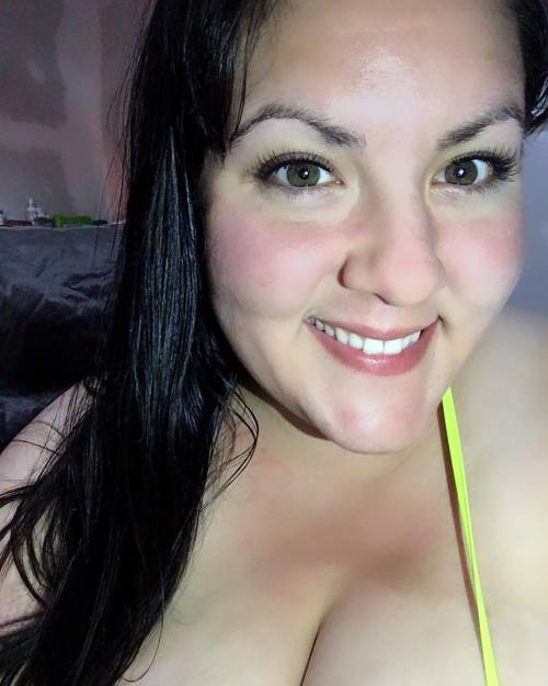 happygoluckypyro:  Super close up lol my eyes turn green sometimes for no reason. I like it though. Normally they are just brown.