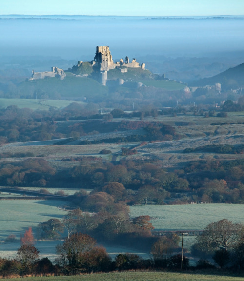 lovingtheuk: Corfe from Kingston (by Tony Gill)