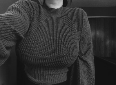 bumpintheroad:        🍂 i’m ready for it to be sweater weather 🍂