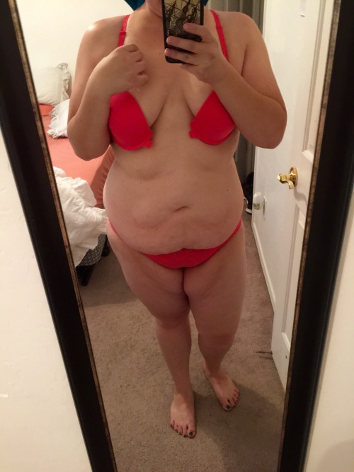 pretendingclassylady: Get your girl a front clasp bra. So sexy.