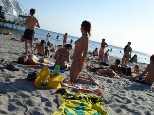 beach nudist