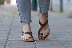 sandalsandspankings:  Leather toe ring sandals.