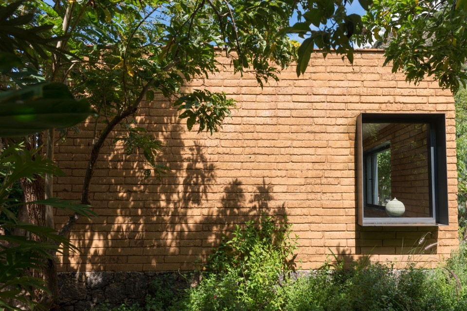 archatlas:    Casa Mozoquila  Casa Mozoquila by Vieyra Arquitectos is a single