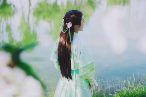Chinese hanfu by 浅画青杏