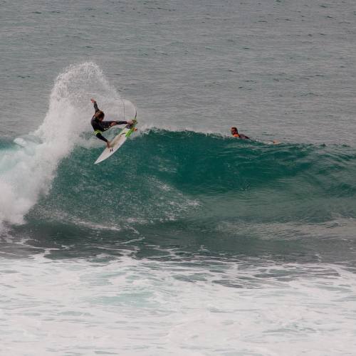 surf4living:blakeparkerphoto:@nicvonrupp displacing h2o. #surf #portugal #wlinstayew