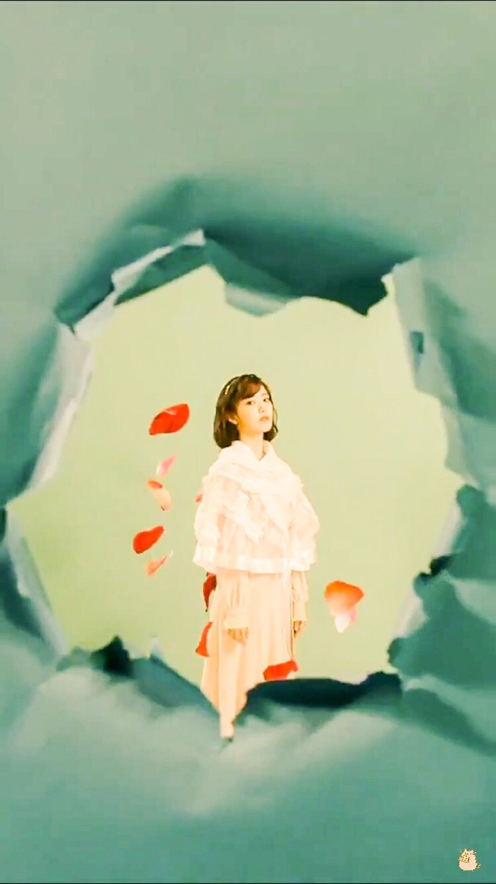 idol48:  IZ*ONE - La Vie en Rose (Verticle MV) asethetics 3/3