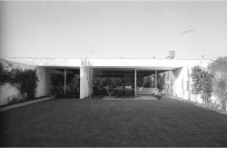 arkiiv:  EDUARDO SOUTO DE MOURA COURTYARD