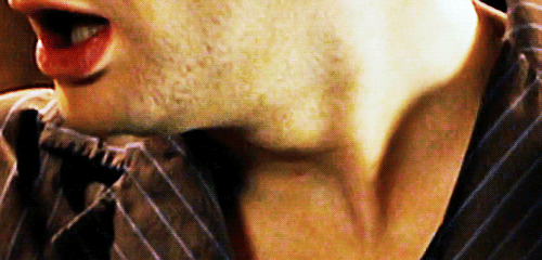 billieviperarchive:  My favourite thing about David Tennant is his amazing neck acting