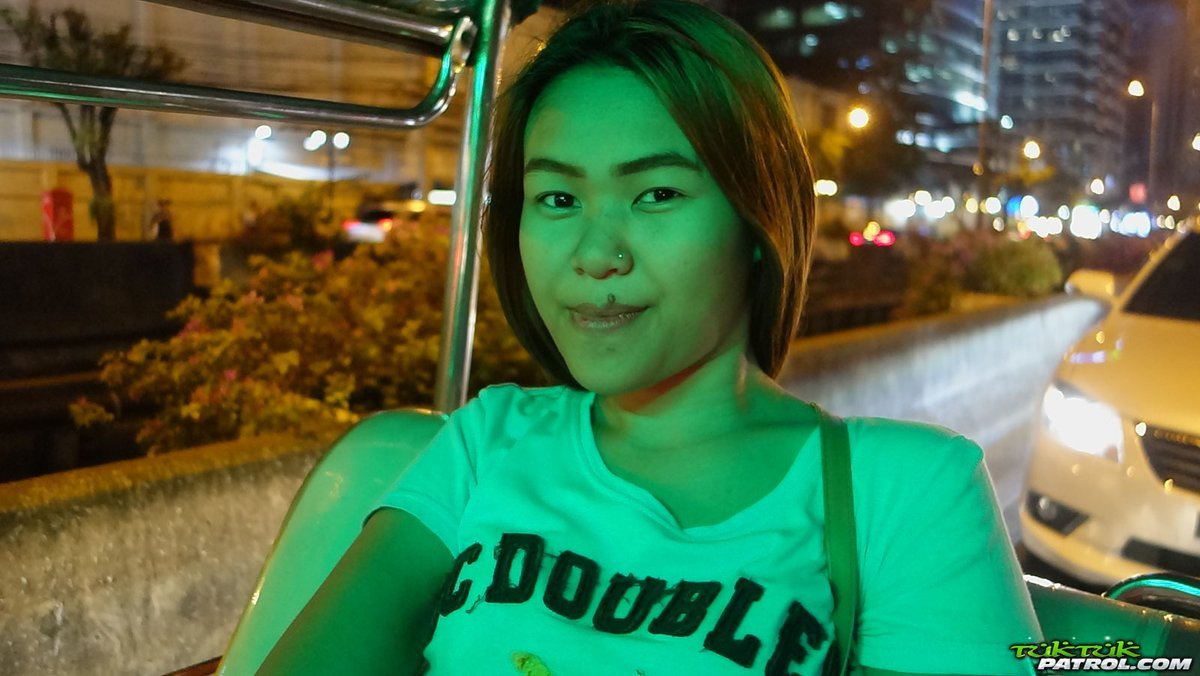 Video Tuktuk Patrol Tuktukpatrol Thai Teen Breitet Beine Breit Für