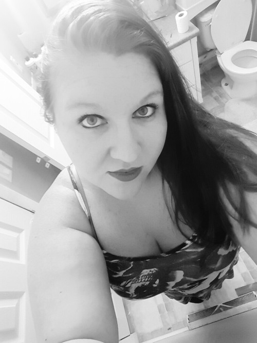 letsashelyklove: Bc black and white is always good ;)