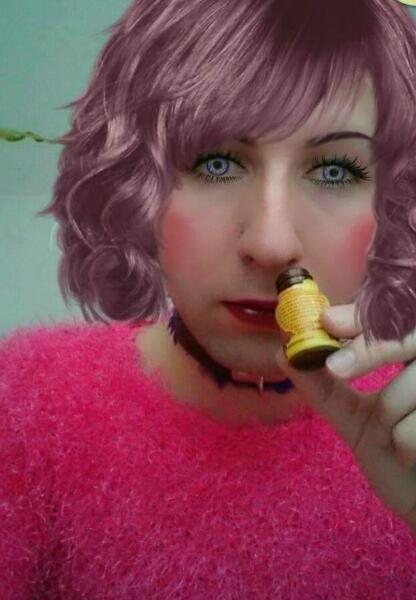 sparklyyouthsong:  sparklyyouthsong:  teenagewinnernightmare:  poppers schwein  Please