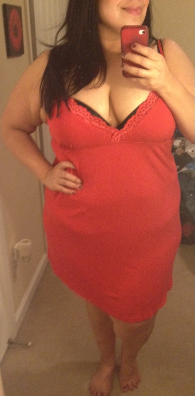 realcurveslatina2012:  Red is definitely my favorite color 💄
