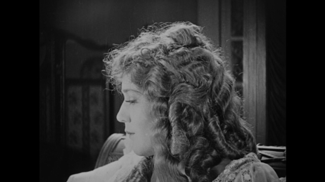 Mary Pickford in 'Stella Maris' - Marshall Neilan - 1918 - USA