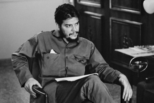 twixnmix:Che Guevara photographed by René Burri in his office, 1963.