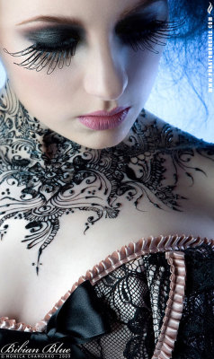 fussyfella:  Amazing make-up, body art and corset. Beautiful. (more here: http://lisii1994.piczo.com/post/11651/)