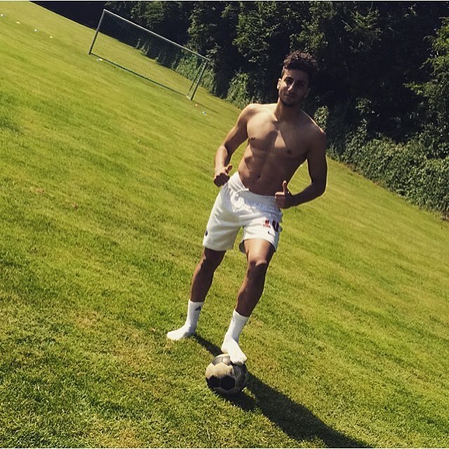 nikelad1980:  It’s all about the fresh white crew socks 