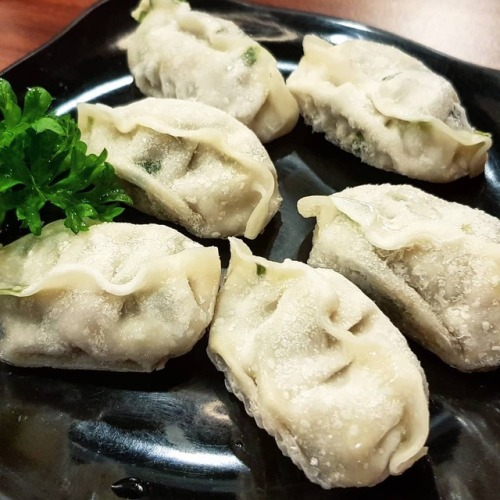 Dumplings. . . . #dumplings #chives #food #steamboat #girlfriend #birthday https://www.instagram.com