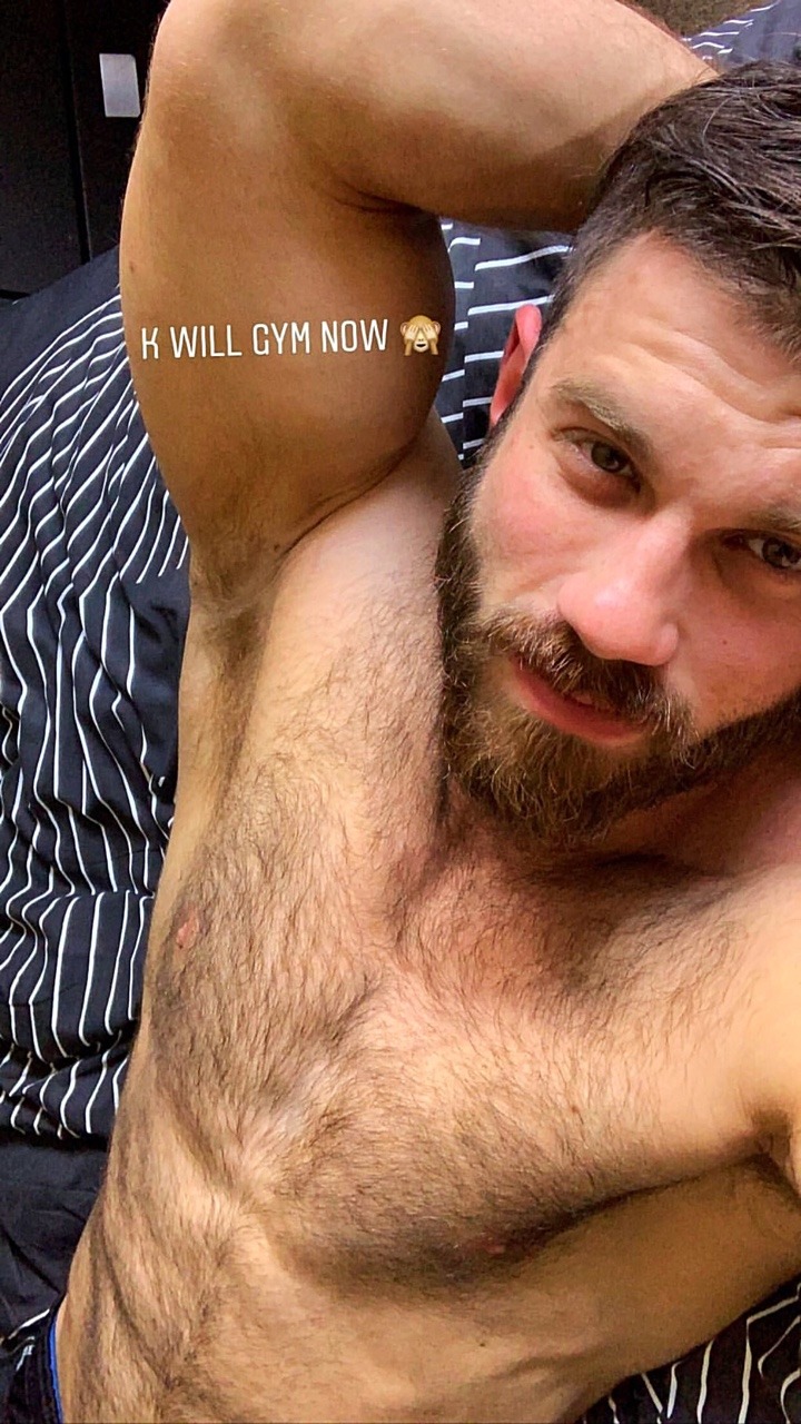 furrytrade:  Come back after! 😈😈😈💪🏻Follow both of my blogs @ http://furrytrade.tumblr.com/