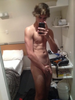 ksufraternitybrother:  19 YO, 8 INCHES, NEW ZEALANDKSU-Frat Guy: Over 98,000 followers and 66,000 posts.Follow me at: ksufraternitybrother.tumblr.com